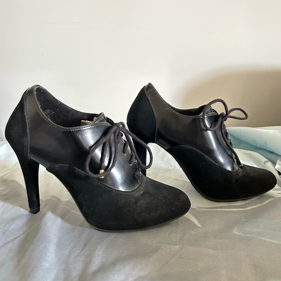 Pinup Couture Heels - Picture 2 of 7